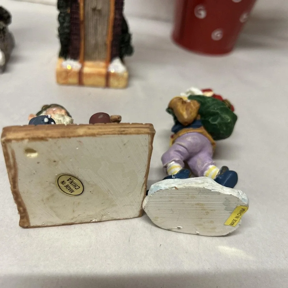 Christmas Village 4 Pieces, Two Pencil Houses, Two Elves, Resin,‎  Display